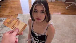 Cutie Kim a pici didkós bejárónő pénzért közösül